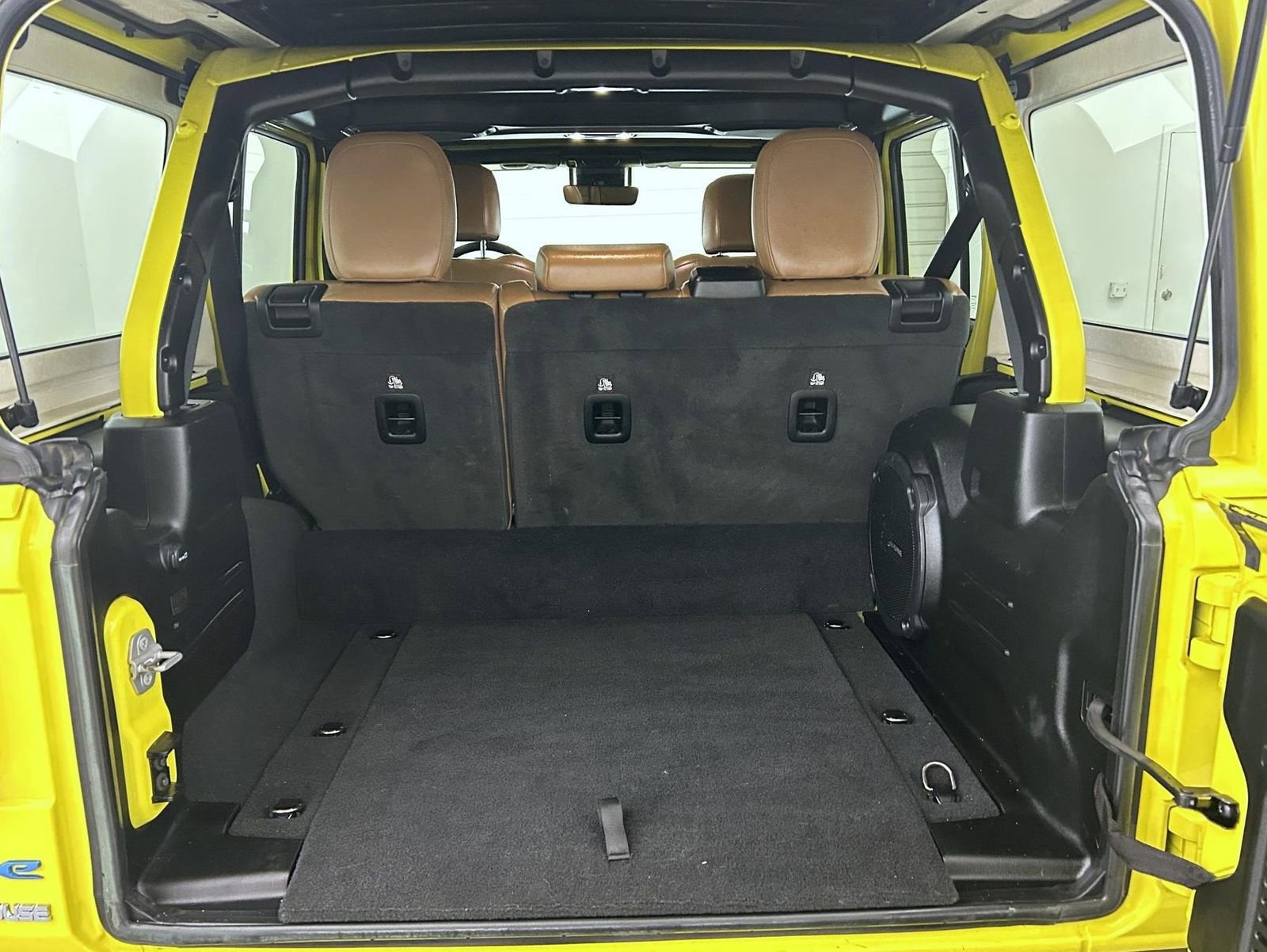 Used 2022 Jeep Wrangler Unlimited Sahara w/ Cold Weather Group image 21