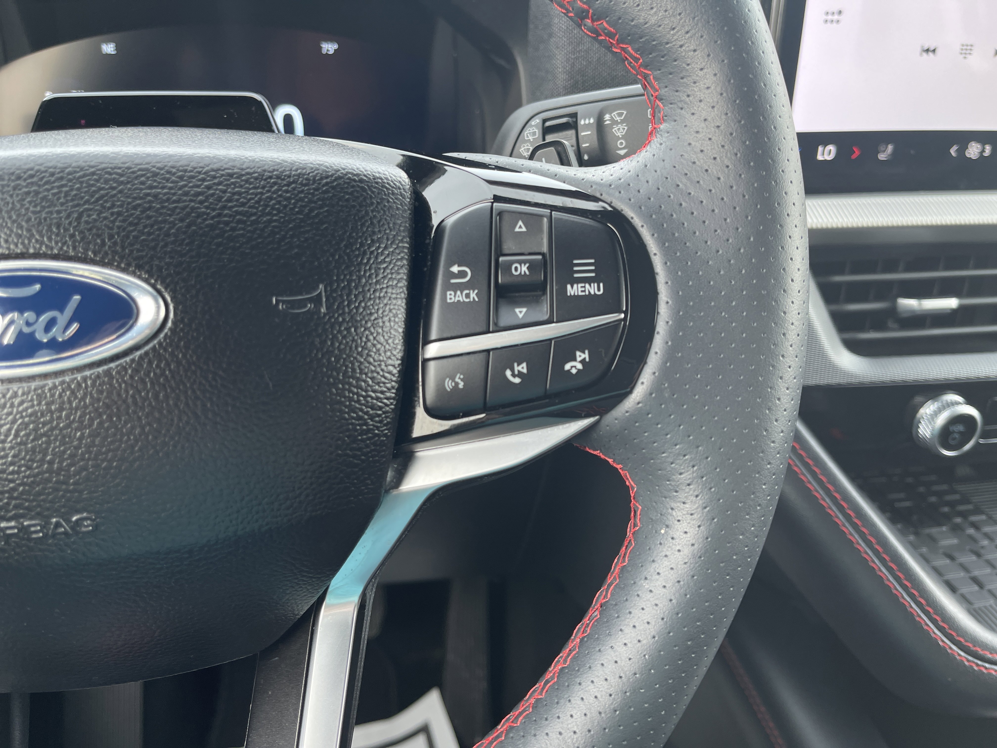 Used 2025 Ford Explorer ST image 21