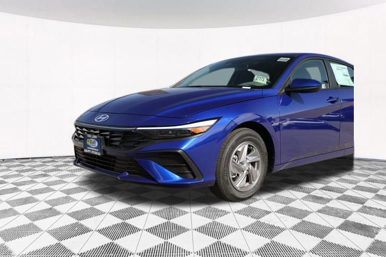 New 2025 Hyundai Elantra SE image 32