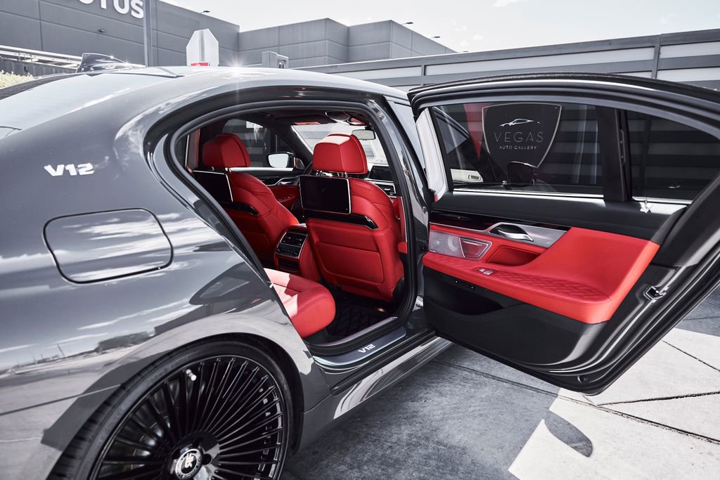 Used 2022 BMW M760i xDrive w/ Luxury Rear Seating Package image 29