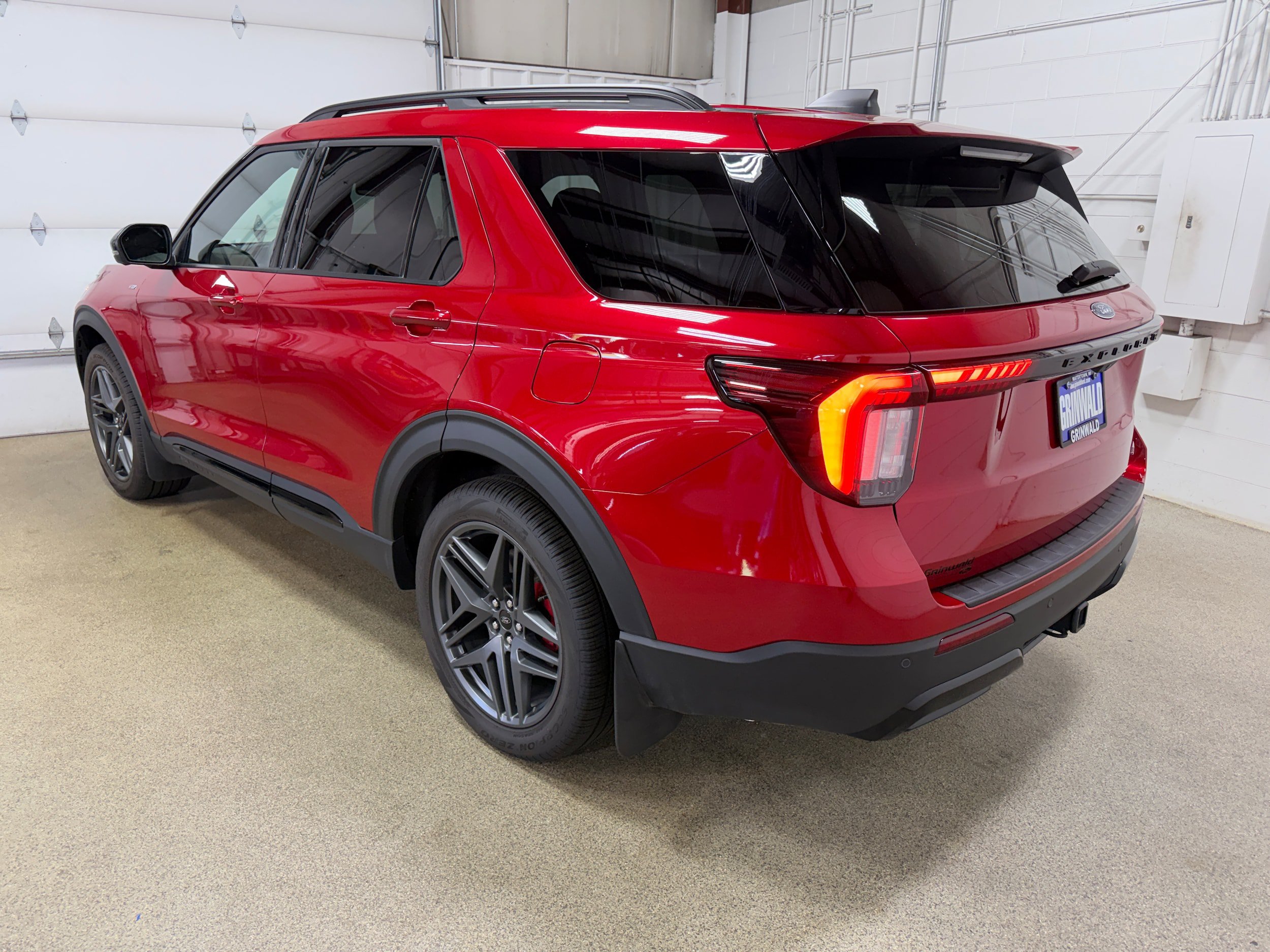 New 2026 Ford Explorer ST-Line w/ ST-Line Street Pack AWD/4WD image 8