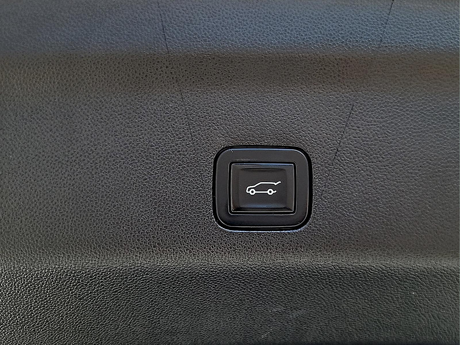 Used 2025 GMC Yukon XL AT4 Ultimate AWD/4WD image 32