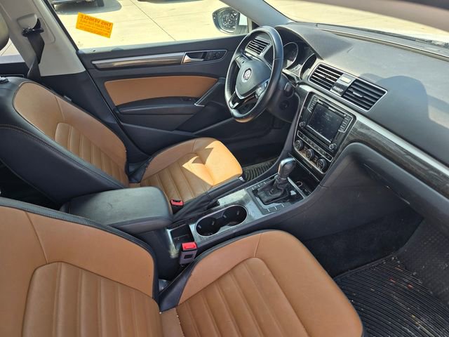 Used 2018 Volkswagen Passat 2.0T SEL Premium image 10