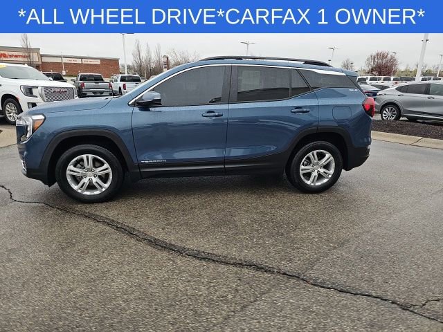 Used 2024 GMC Terrain SLE w/ Driver Convenience Package image 11
