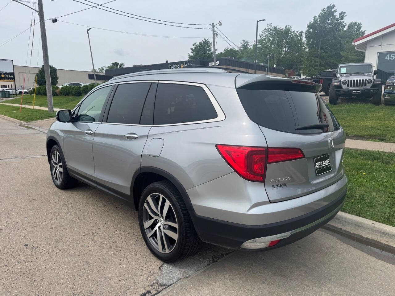 Used 2017 Honda Pilot Touring image 3