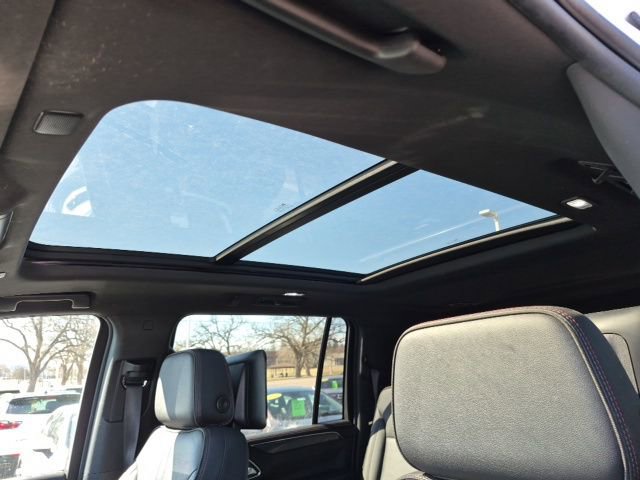 Used 2021 Chevrolet Suburban RST w/ Luxury Package image 10