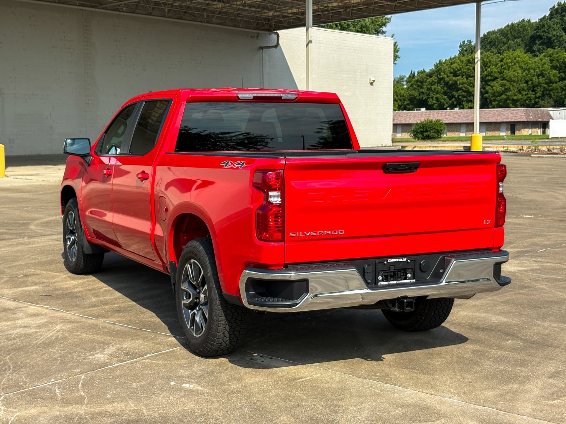 Used 2024 Chevrolet Silverado 1500 LT AWD/4WD image 11