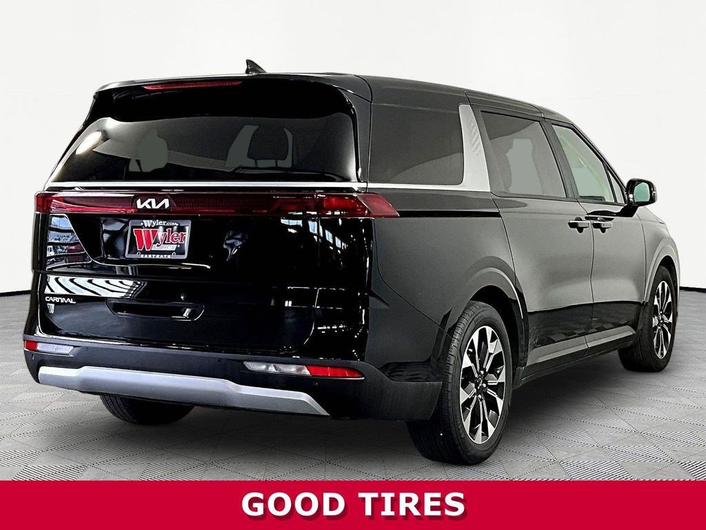 Used 2024 Kia Carnival EX FWD image 6