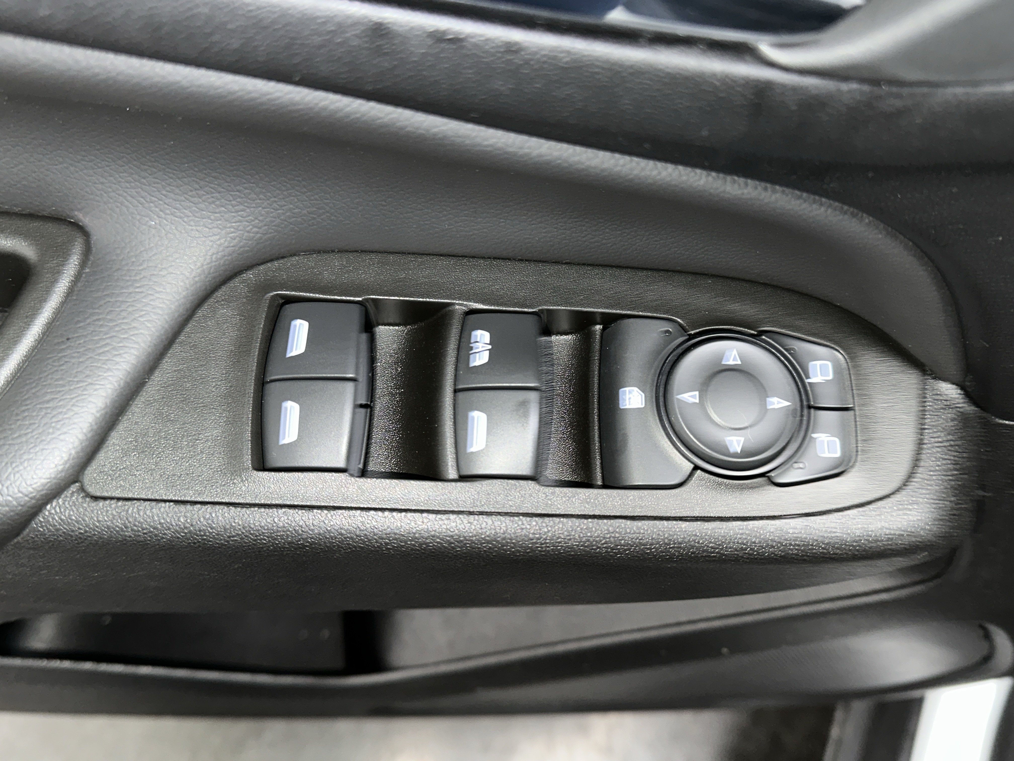 Used 2023 Chevrolet Equinox LT w/ LPO, Floor Liner Package AWD/4WD image 20