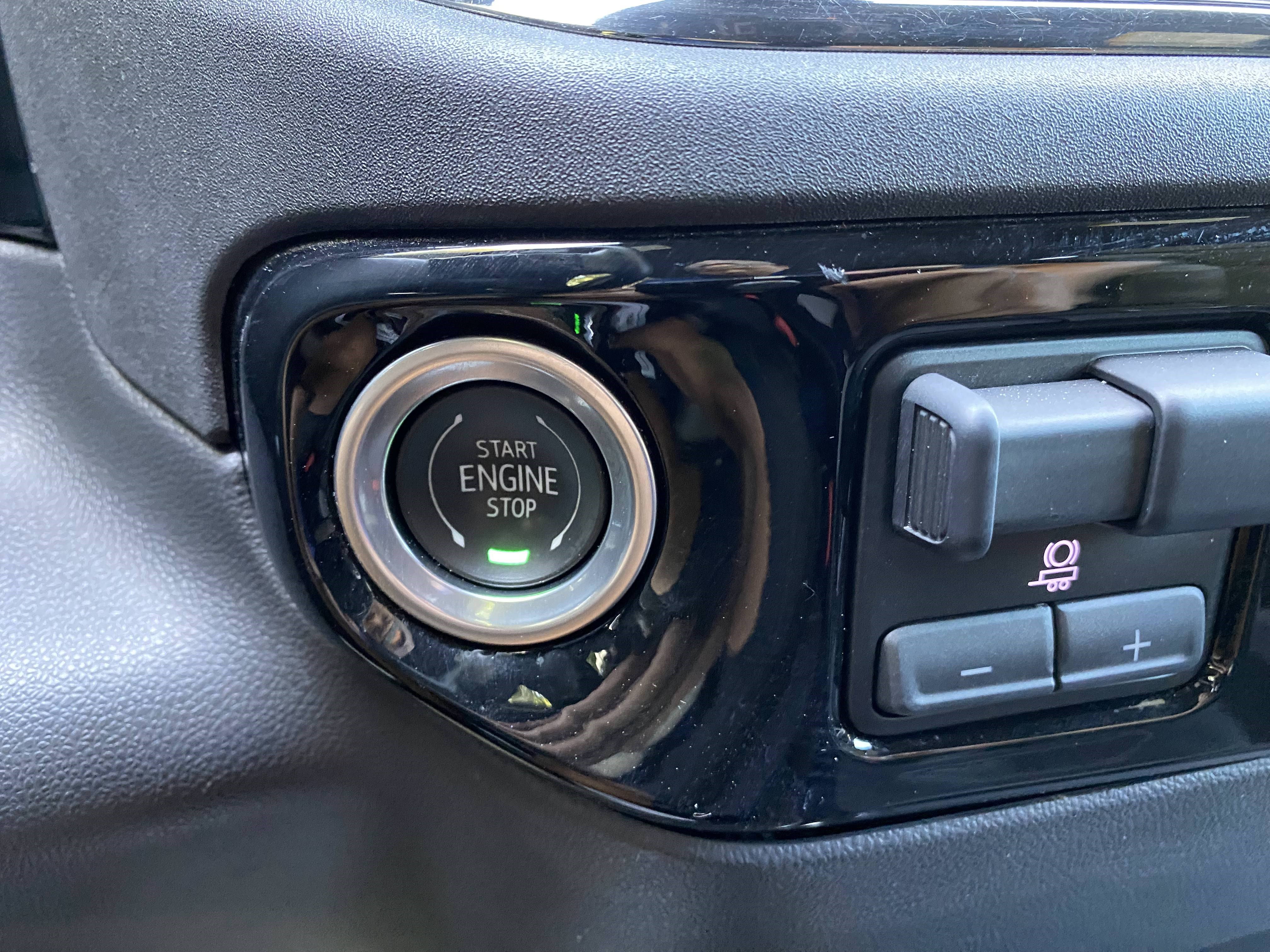 Used 2023 Chevrolet Silverado 1500 ZR2 w/ Technology Package AWD/4WD image 29