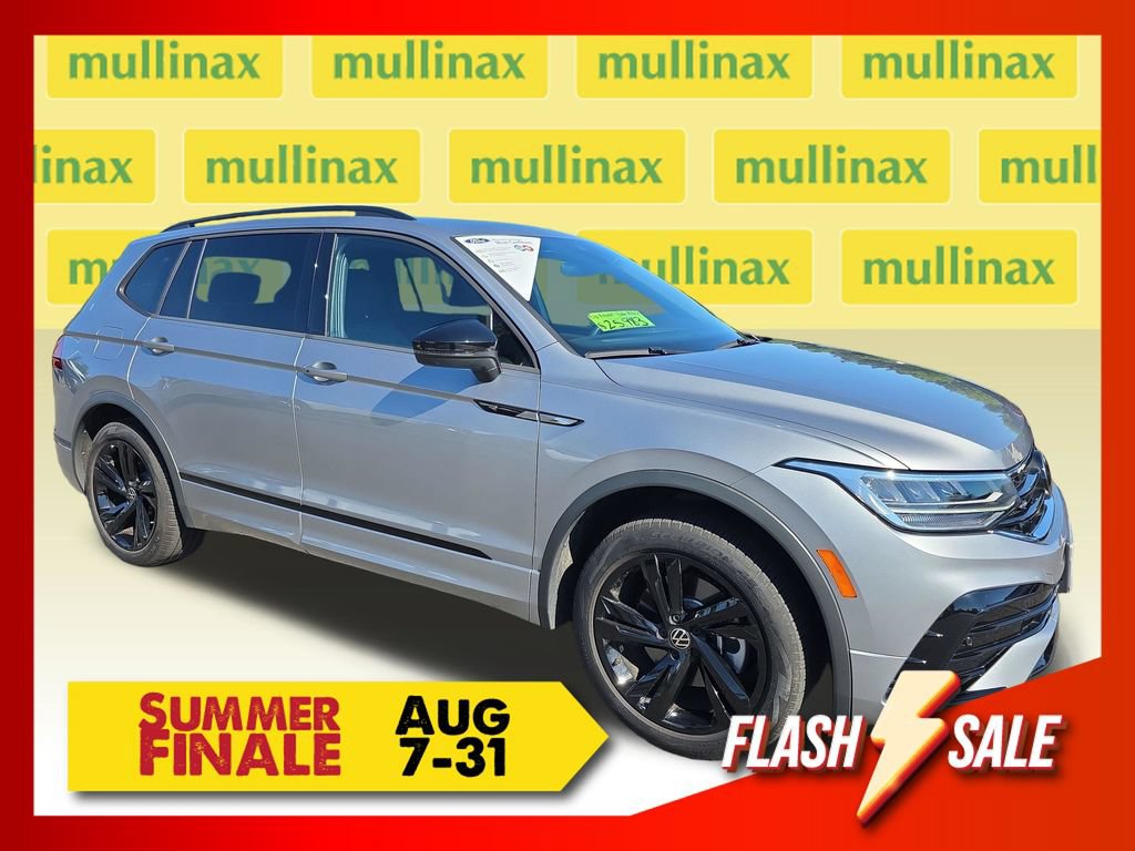 Used 2024 Volkswagen Tiguan SE R-Line AWD/4WD image 1