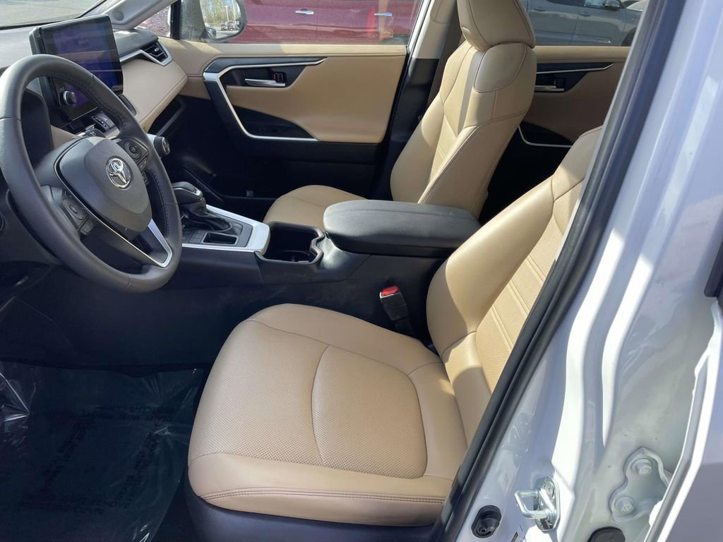 Used 2024 Toyota RAV4 Limited image 28