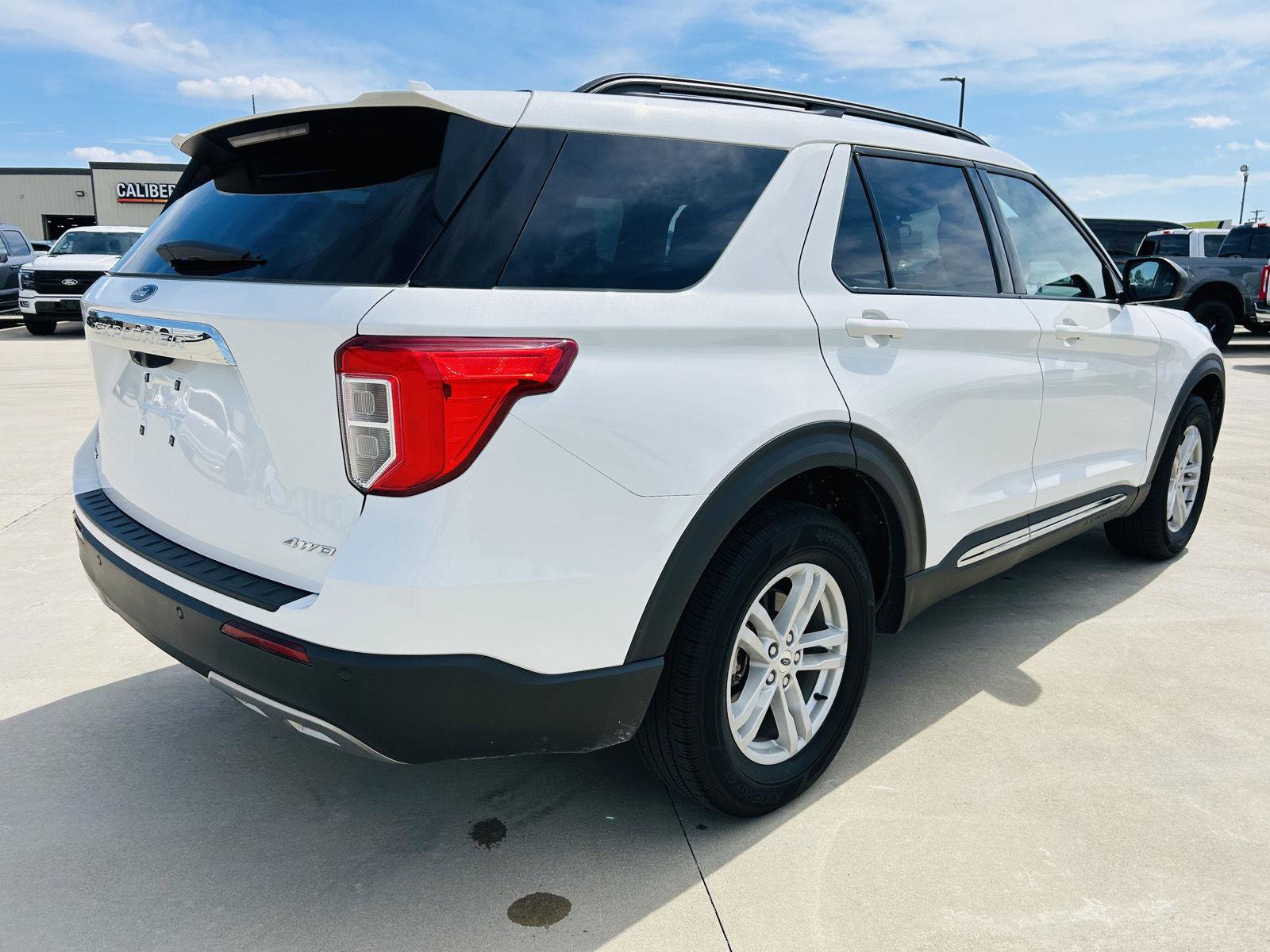 Used 2024 Ford Explorer XLT w/ Equipment Group 202A AWD/4WD image 40