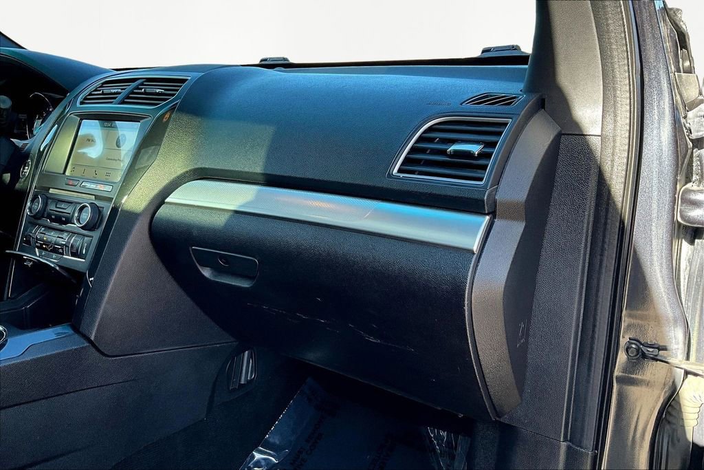 Used 2017 Ford Explorer XLT w/ Equipment Group 201A image 16