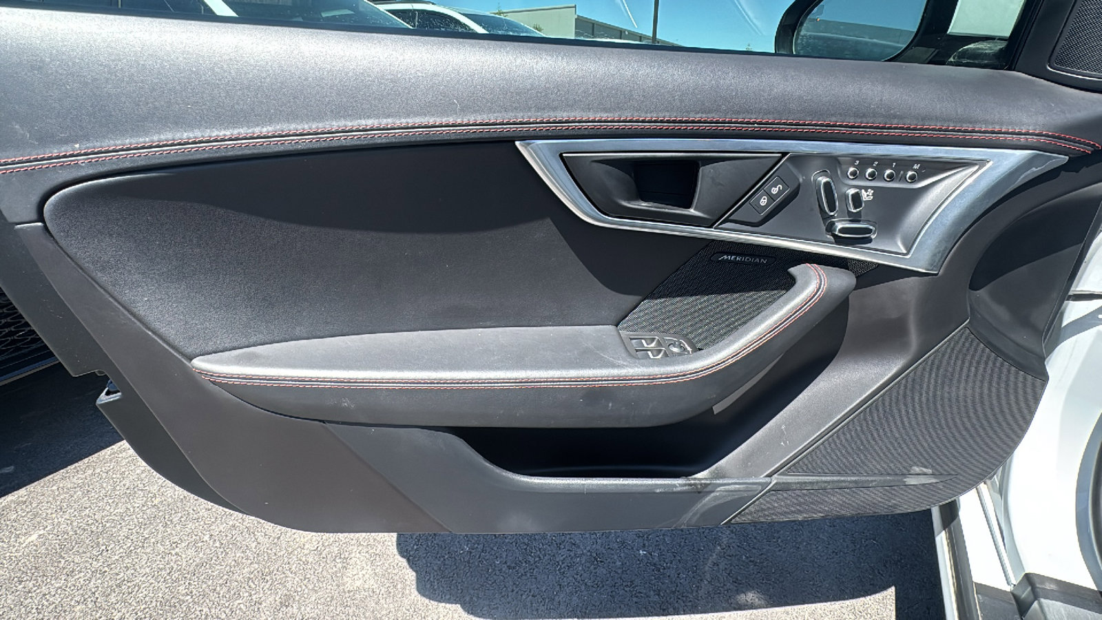 Used 2020 Jaguar F-TYPE R image 12