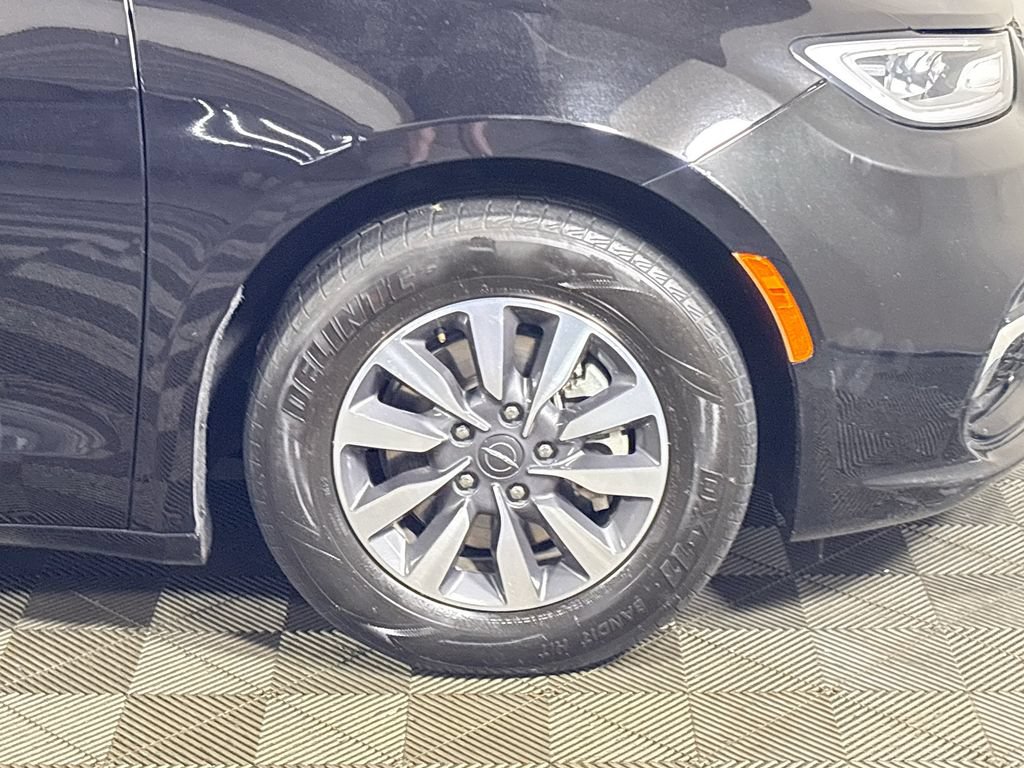 Used 2024 Chrysler Pacifica Limited FWD image 22