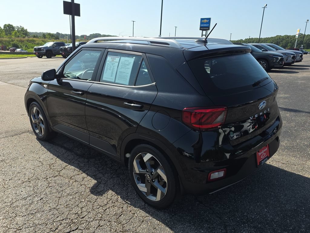 Used 2023 Hyundai Venue SEL FWD image 6