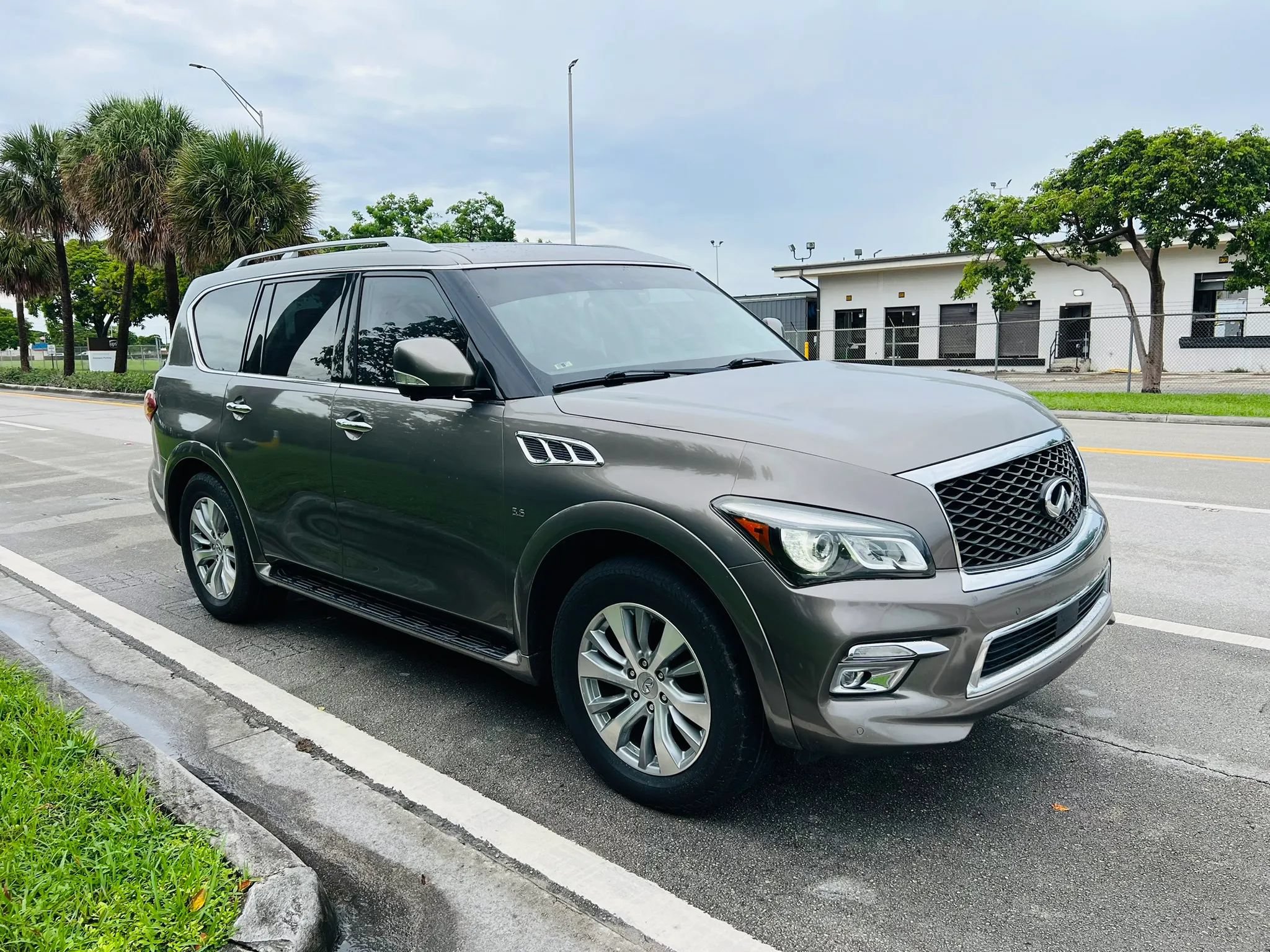 Used 2017 INFINITI QX80 2WD image 7