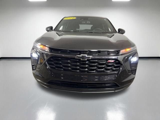 Used 2024 Chevrolet Trax RS image 2