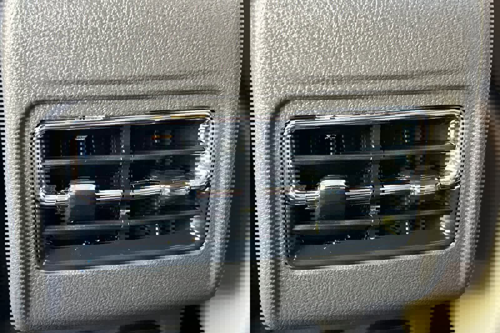 Used 2023 Lincoln Corsair Reserve w/ Equipment Group 201A image 14