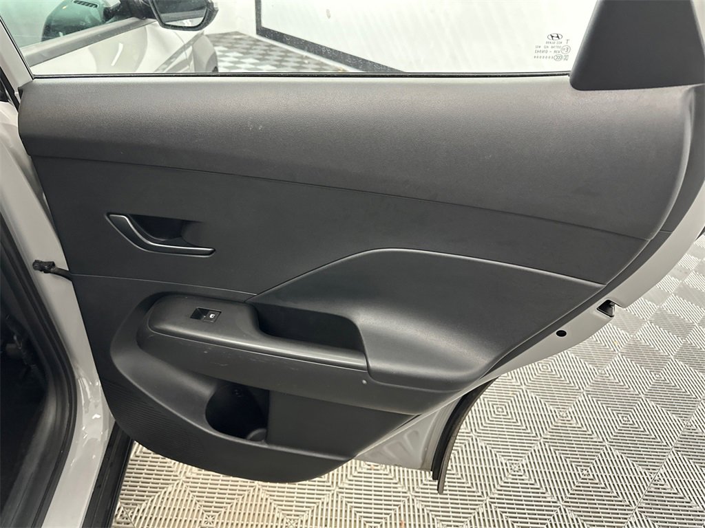 Used 2024 Hyundai Kona SE image 16