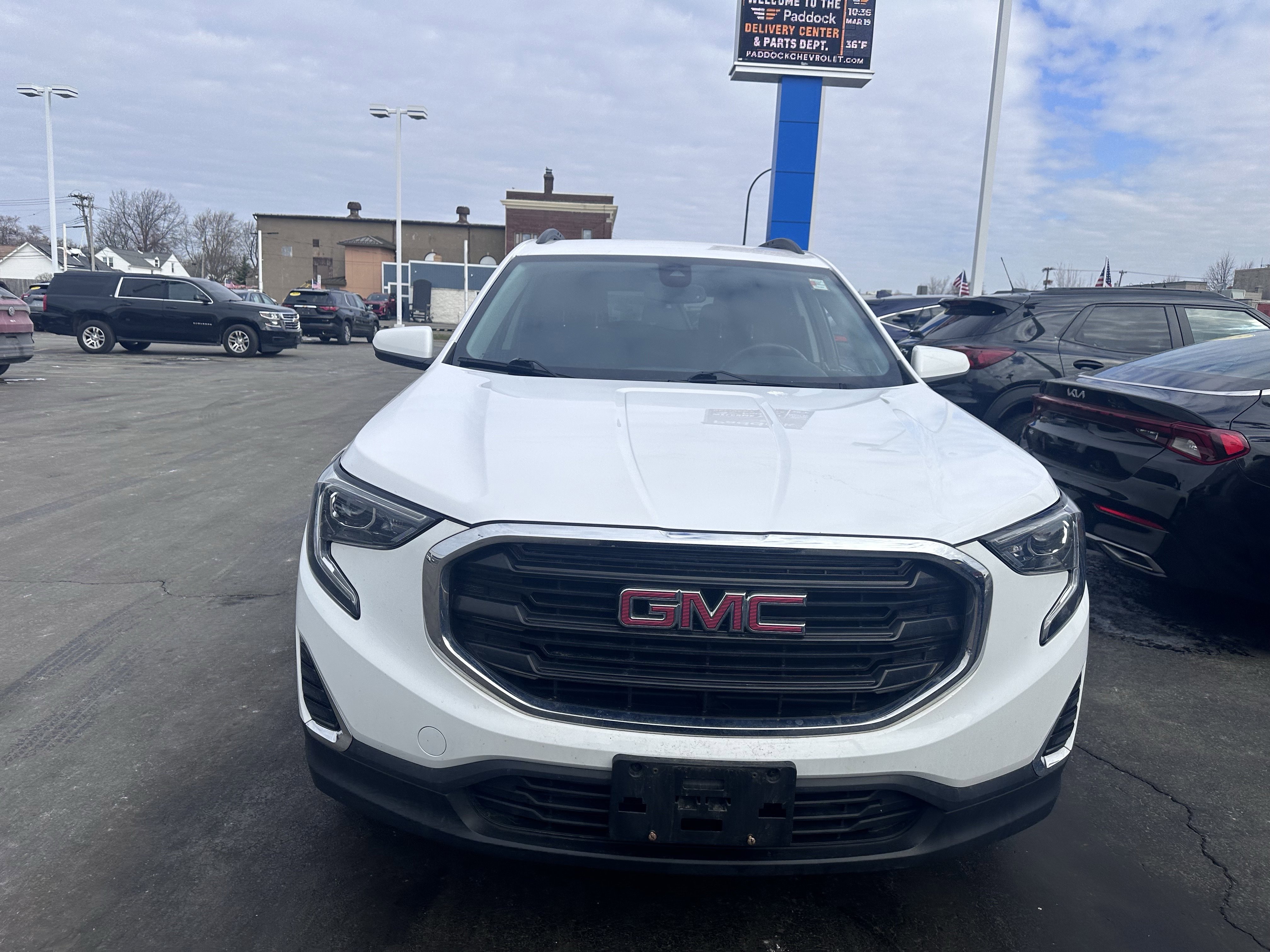 Used 2020 GMC Terrain SLE w/ Driver Convenience Package image 2