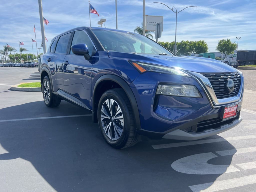 Used 2023 Nissan Rogue SV image 5