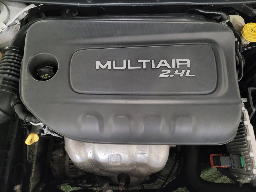Used 2015 Chrysler 200 C FWD image 30