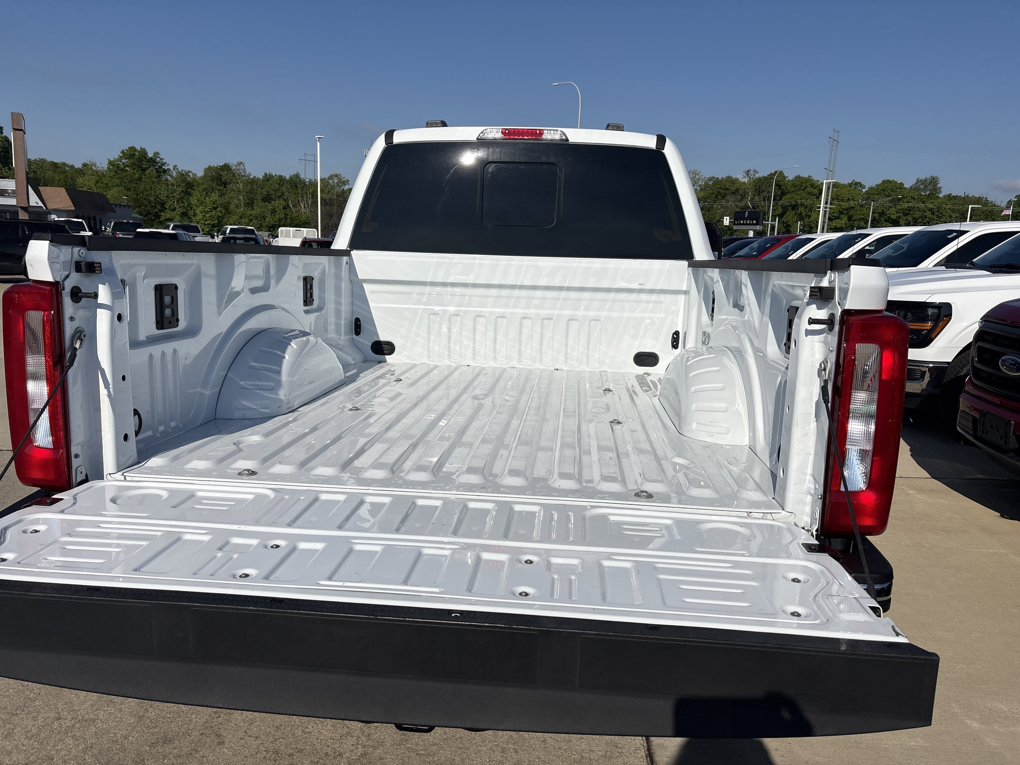 Used 2024 Ford F250 XLT w/ FX4 Off-Road Package AWD/4WD image 5