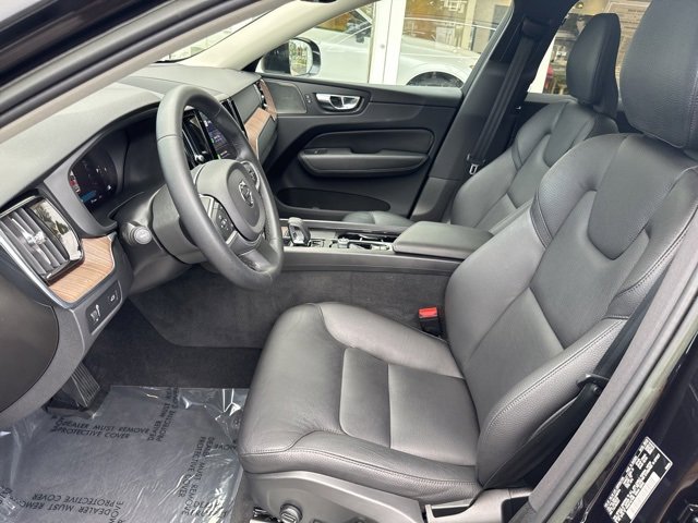 Certified 2022 Volvo XC60 B5 Momentum w/ Advanced Package image 17