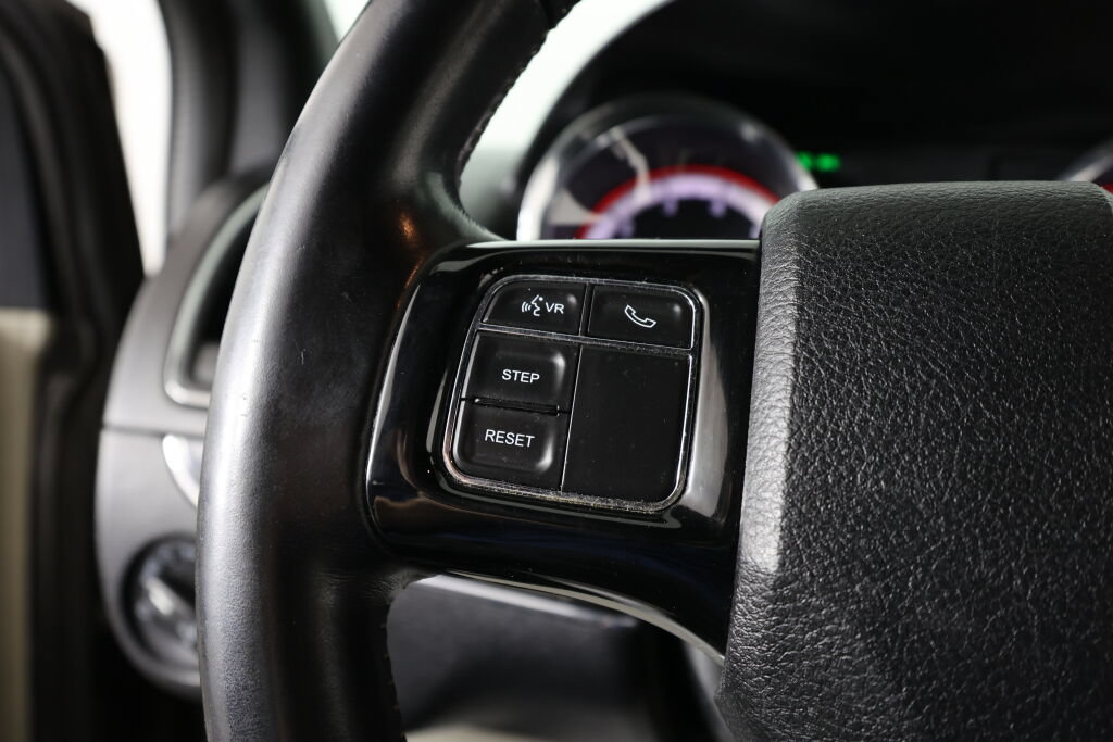 Used 2017 Dodge Grand Caravan SXT FWD image 31