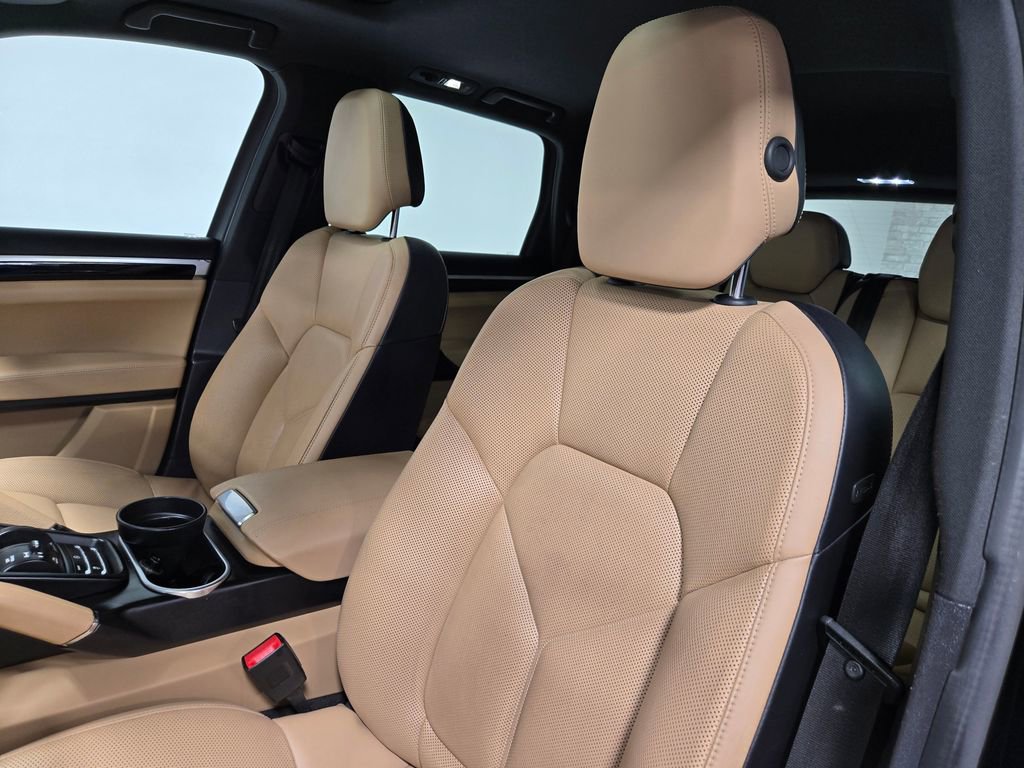 Used 2018 Porsche Cayenne image 11
