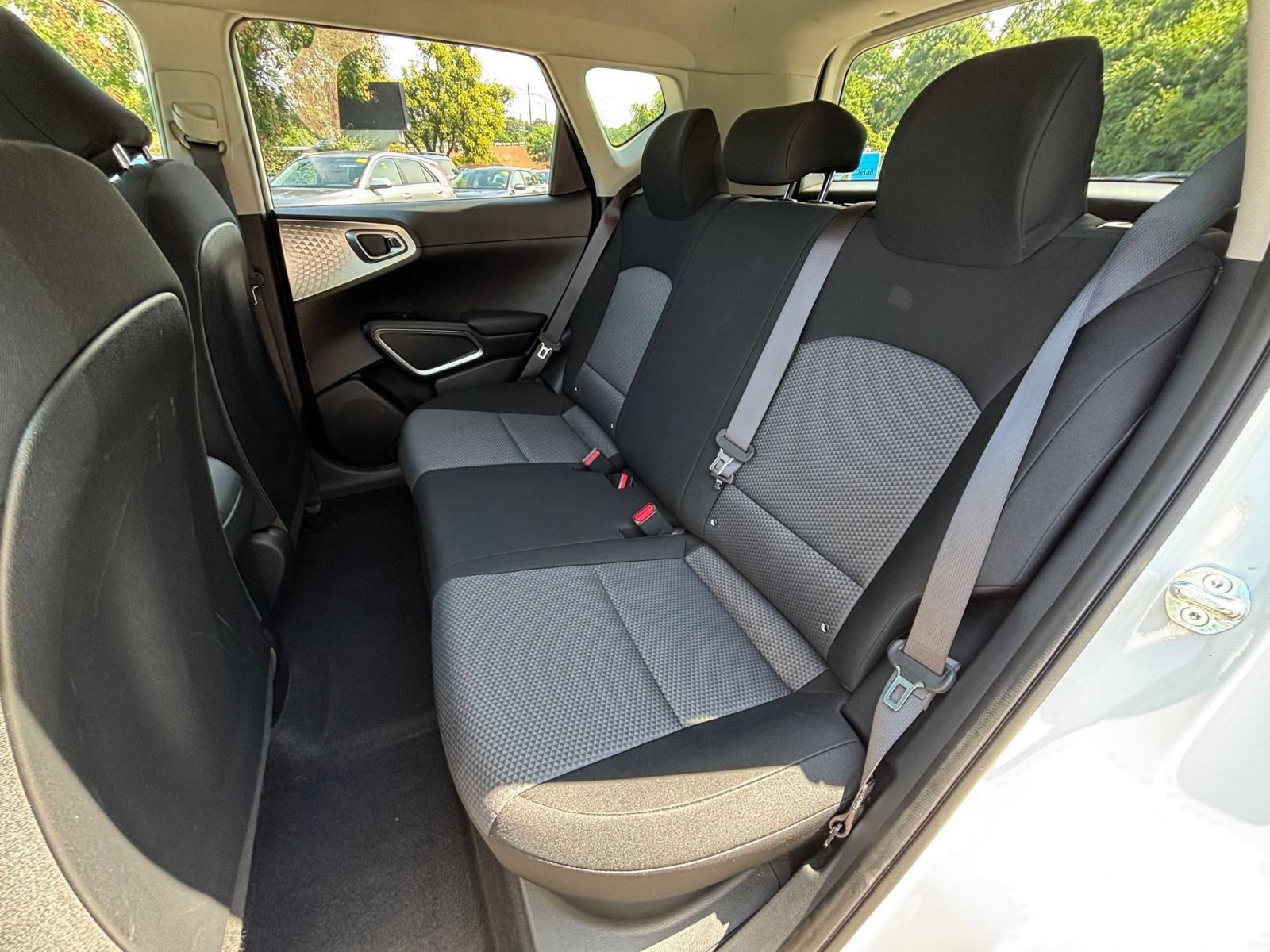 Used 2025 Kia Soul LX w/ LX Technology Package FWD image 32