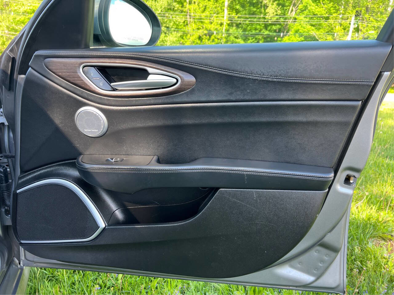 Used 2018 Alfa Romeo Giulia Ti w/ Quick Order Package 22X Lusso image 17