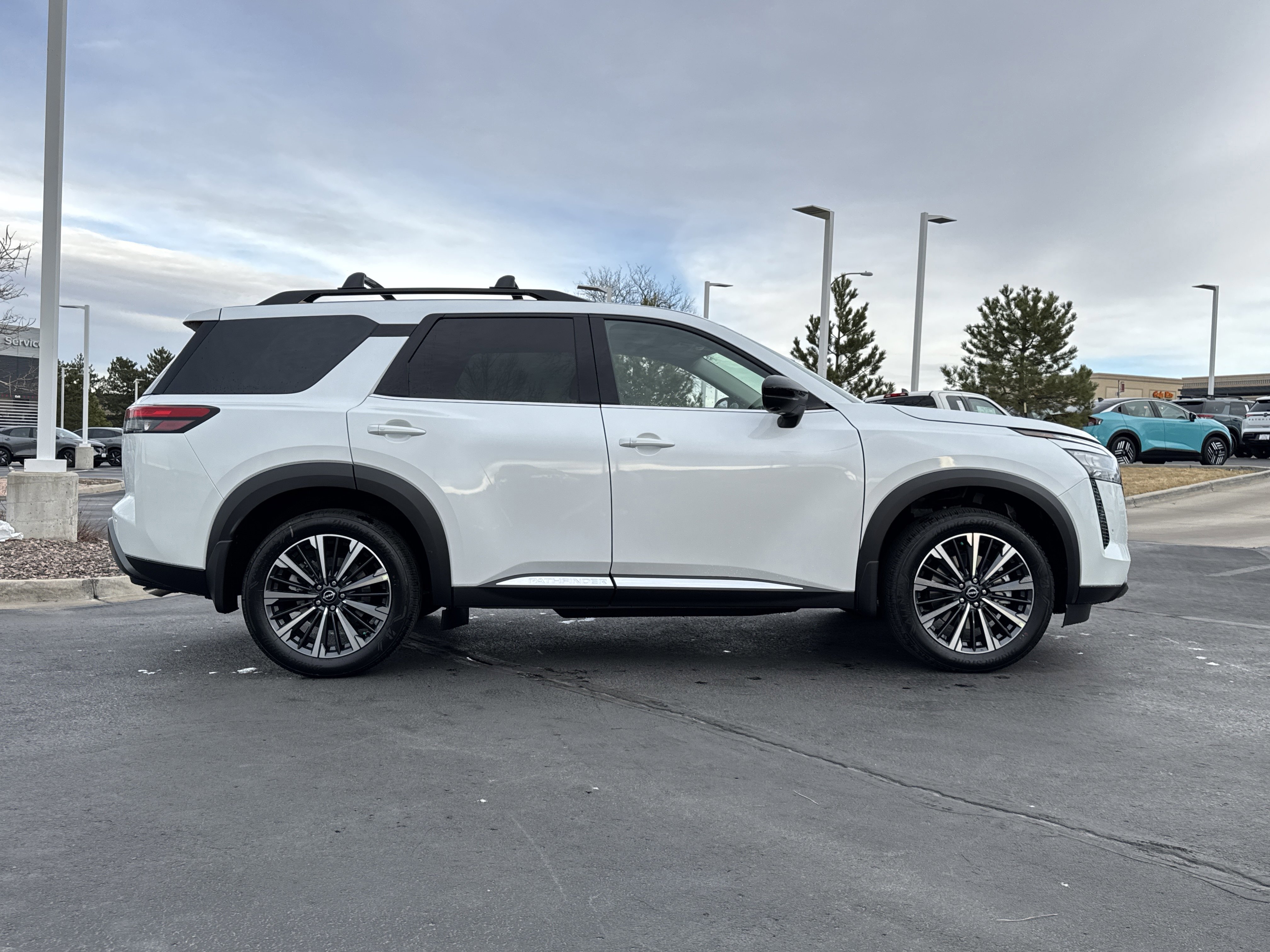New 2026 Nissan Pathfinder Platinum image 2