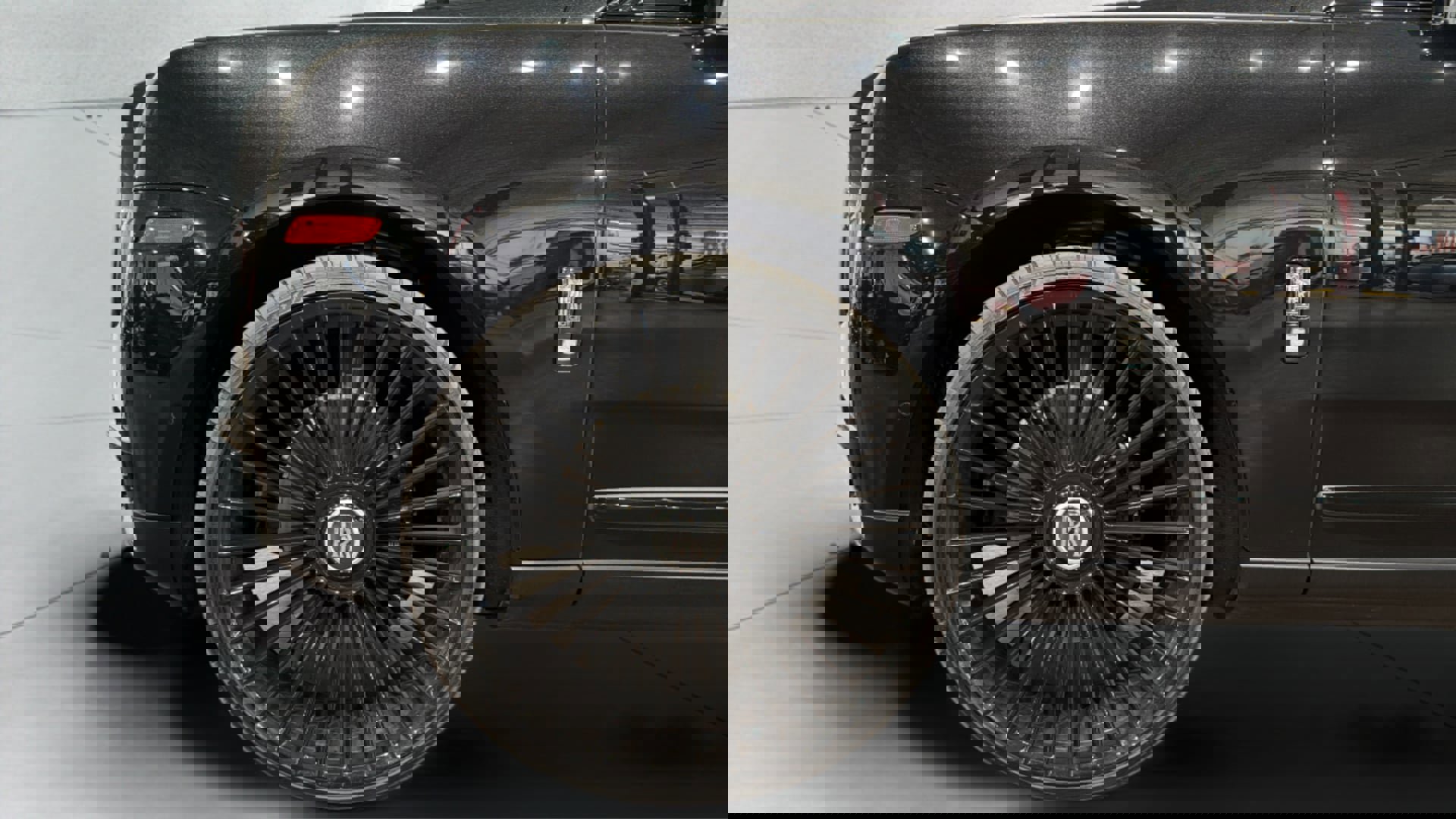 Used 2022 Rolls-Royce Cullinan Black Badge w/ Dark Exterior Package image 44