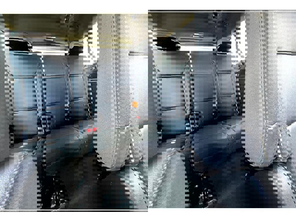 Used 2023 Chevrolet Suburban Premier image 30