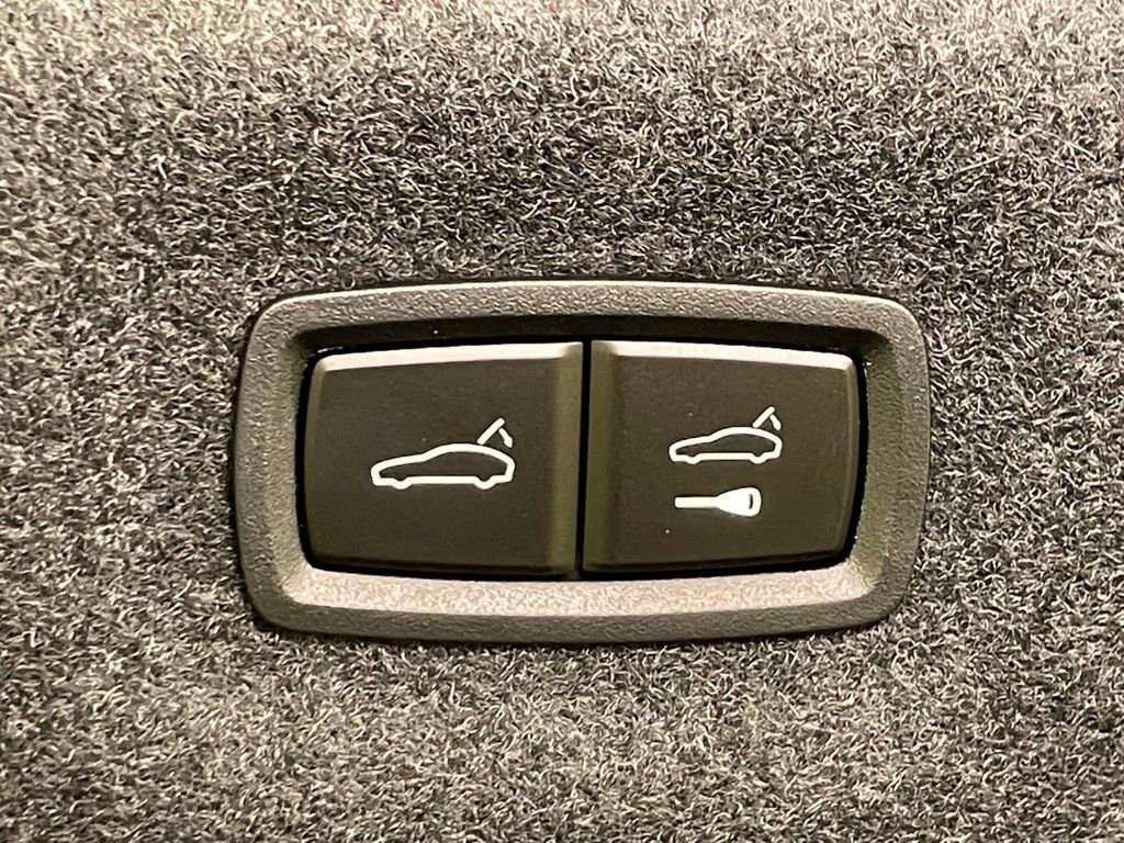 New 2025 Porsche Taycan image 21