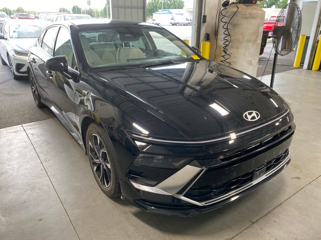 Used 2025 Hyundai Sonata SEL FWD image 1