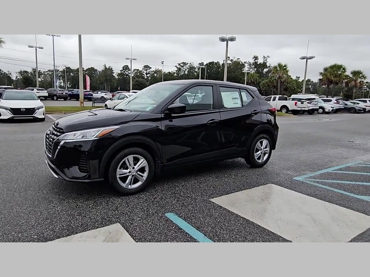 New 2025 Nissan Kicks Play S image 23