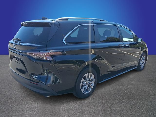 Used 2024 Toyota Sienna XLE FWD image 4