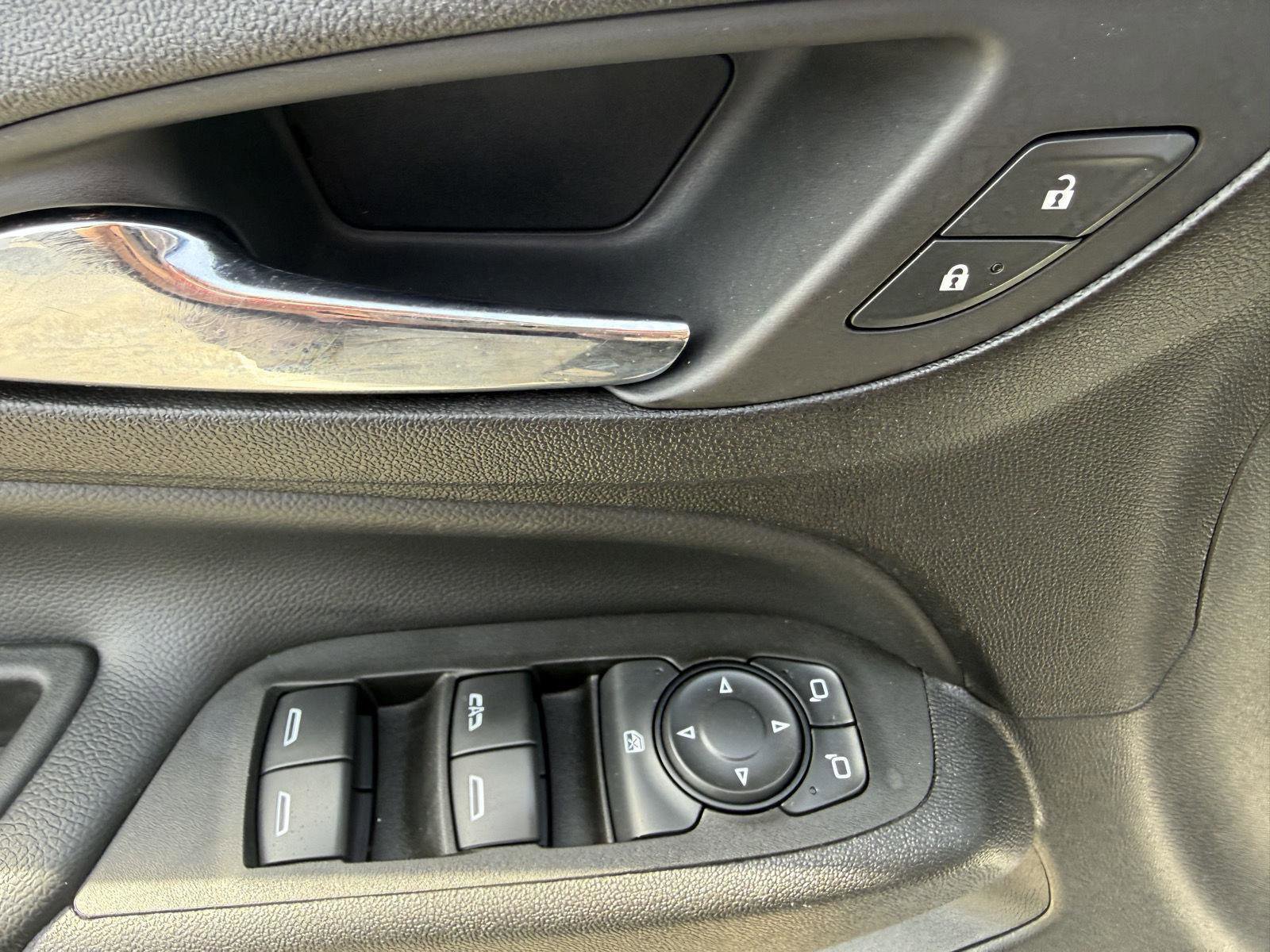 Used 2020 Chevrolet Equinox LT FWD image 14