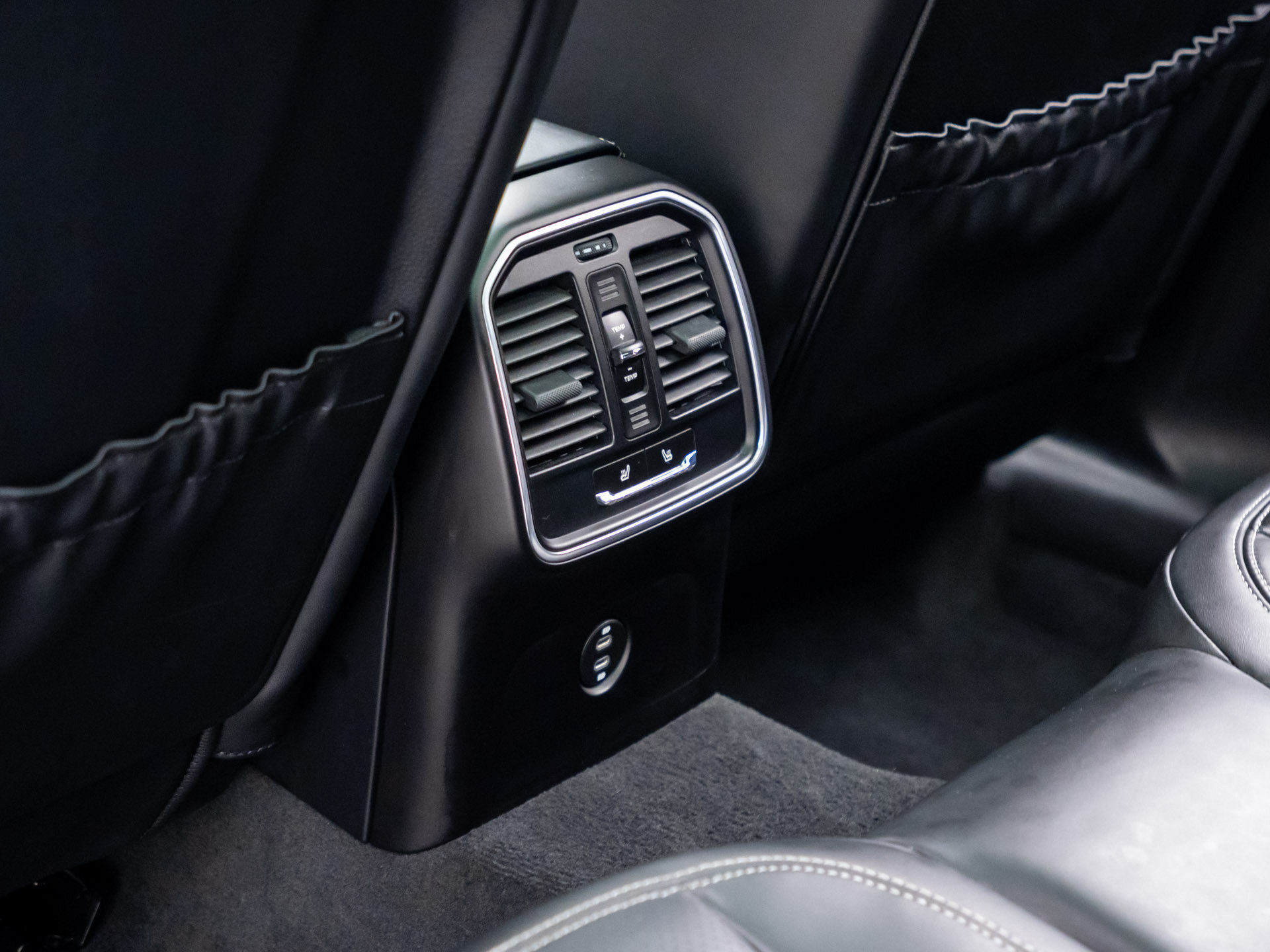Certified 2023 Porsche Macan S AWD/4WD image 19