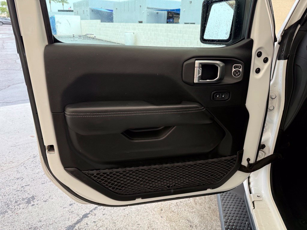 Used 2023 Jeep Wrangler Unlimited Sahara AWD/4WD image 28