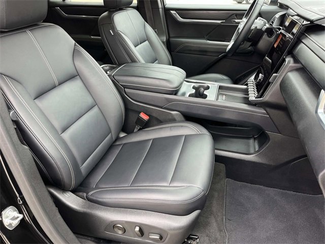 Used 2024 GMC Acadia Elevation image 28