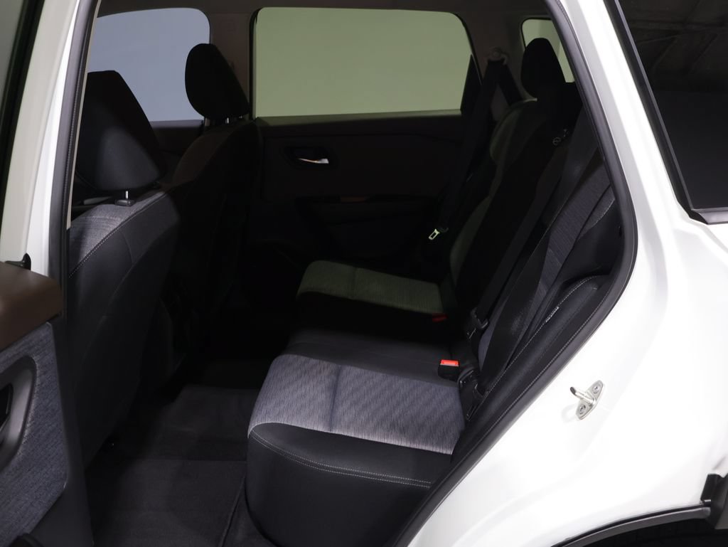 Used 2023 Nissan Rogue SV AWD/4WD image 15