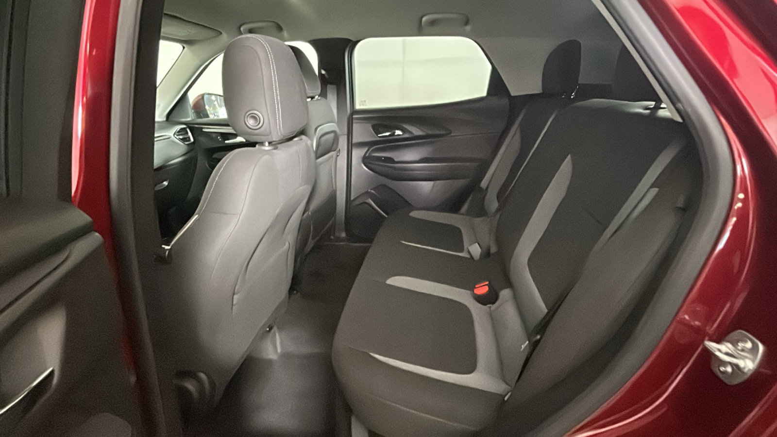 Used 2025 Chevrolet TrailBlazer LT AWD/4WD image 31