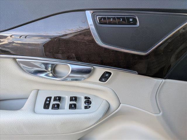 Used 2017 Volvo XC90 T6 Momentum w/ Vision Package image 14