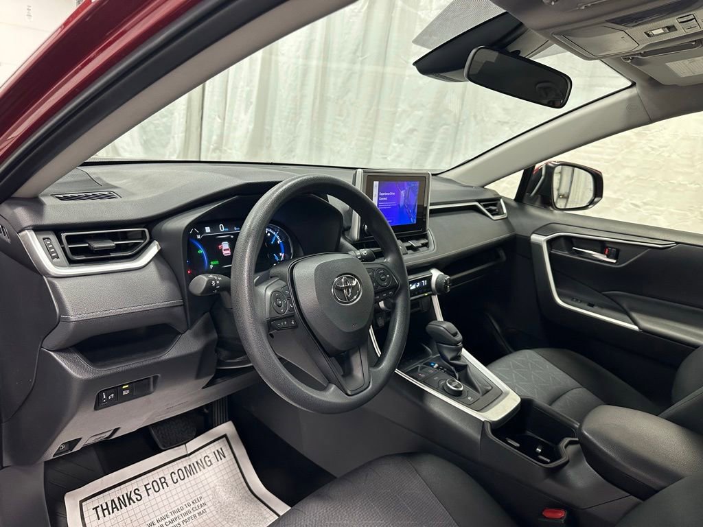 Used 2025 Toyota RAV4 XLE AWD/4WD image 15