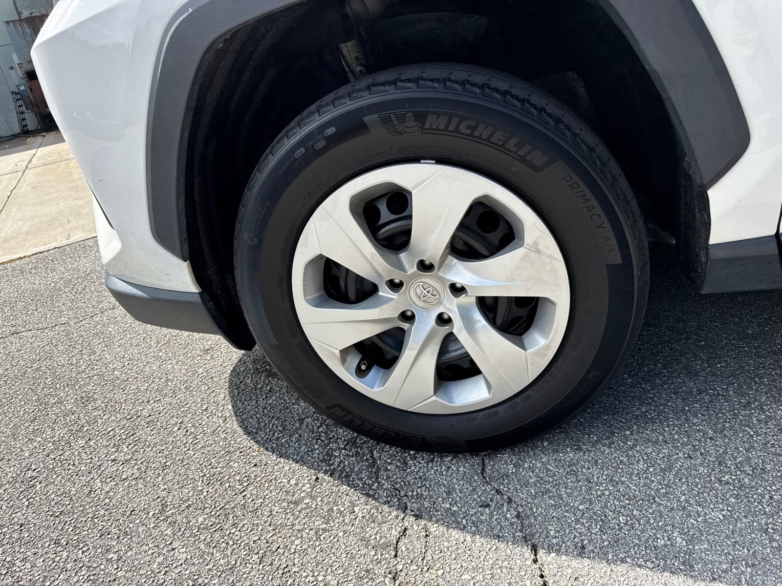 Used 2022 Toyota RAV4 LE image 11